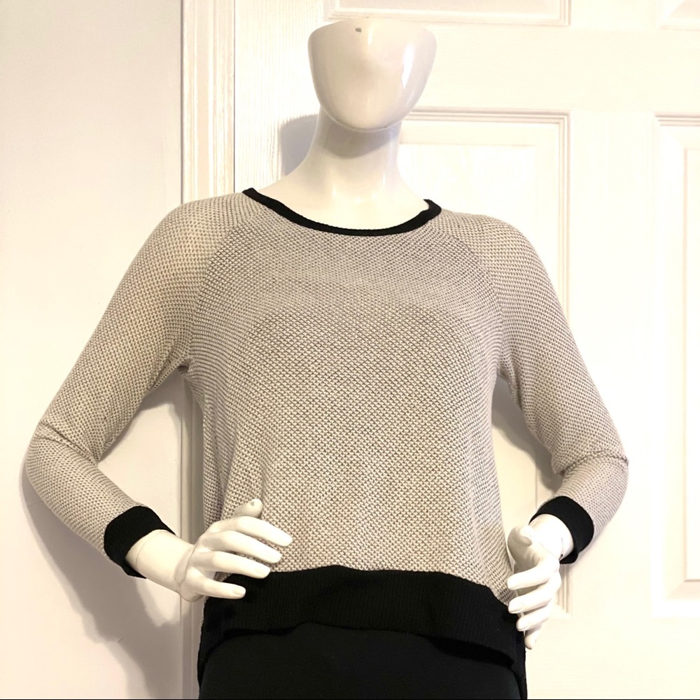 [Casual Couture] Black and White Long Sleeve Top